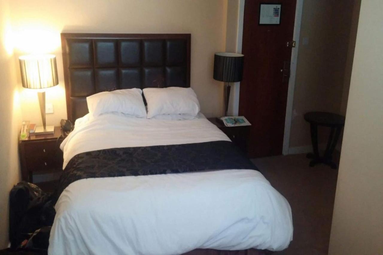 Oyo Clayton Lodge Newcastle-under-Lyme Bagian luar foto