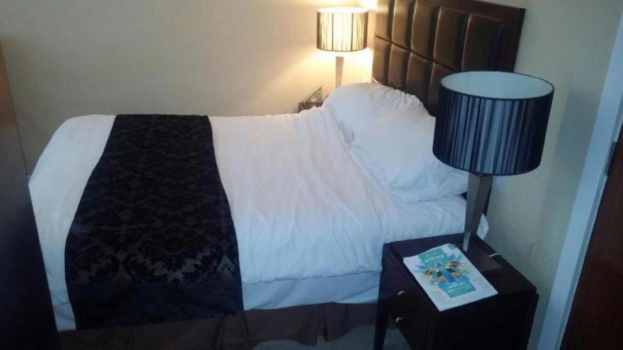Oyo Clayton Lodge Newcastle-under-Lyme Bagian luar foto