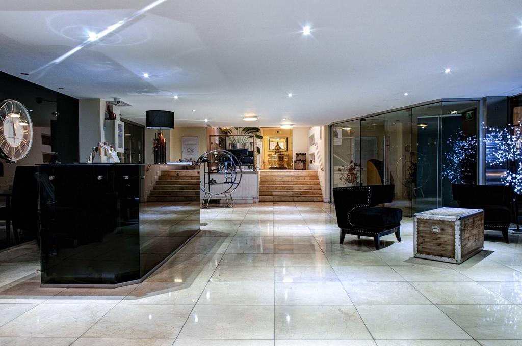 Oyo Clayton Lodge Newcastle-under-Lyme Bagian luar foto