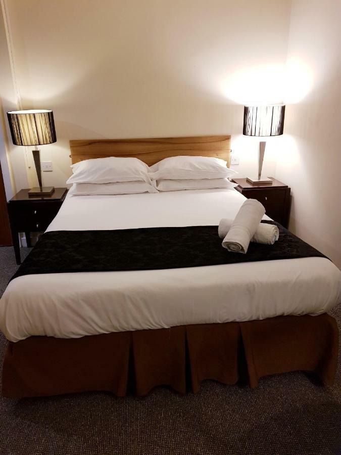Oyo Clayton Lodge Newcastle-under-Lyme Bagian luar foto