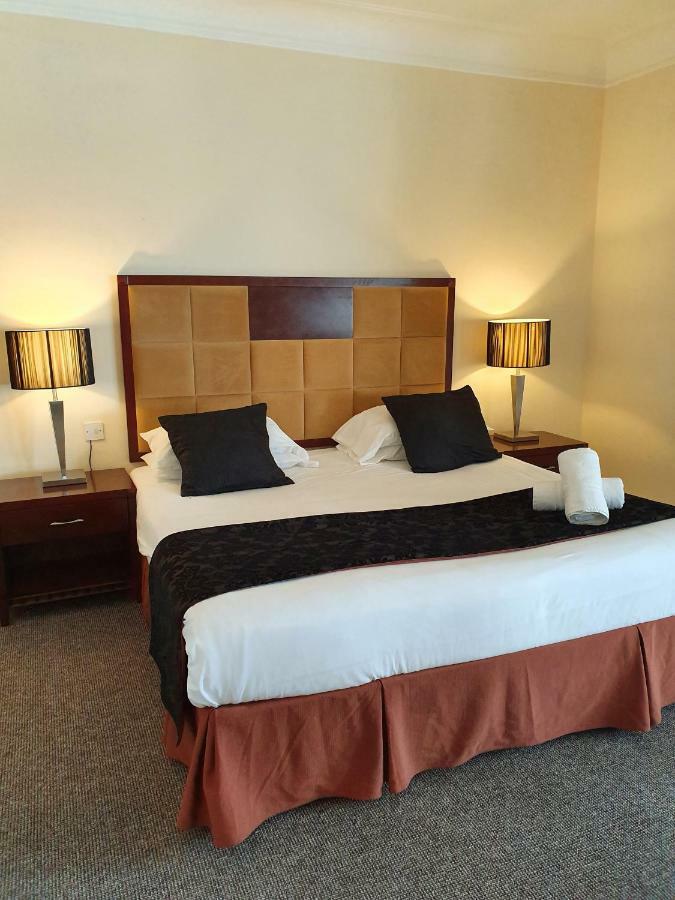 Oyo Clayton Lodge Newcastle-under-Lyme Bagian luar foto